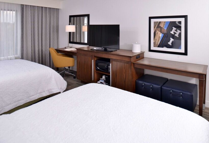 هتل Hampton Inn & Suites Ann Arbor West