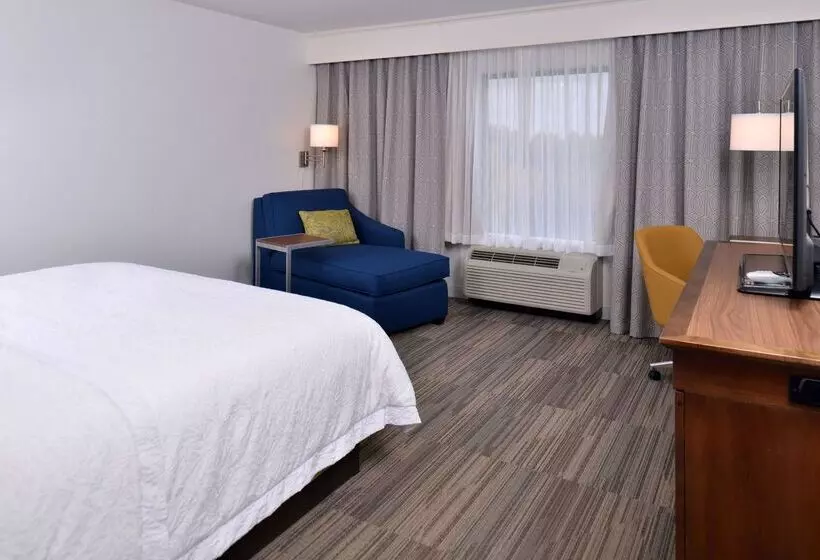هتل Hampton Inn & Suites Ann Arbor West