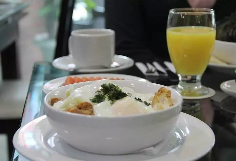 Hotelli Santafe Real