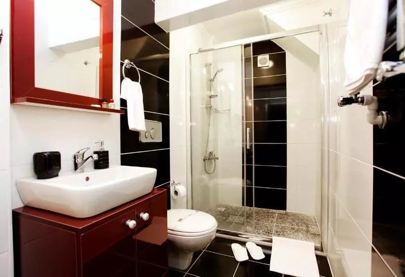 Spinel Hotel   Old City