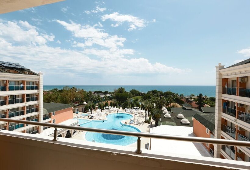 Insula Resort & Spa   All Inclusive