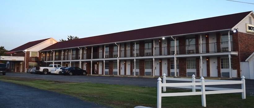 מוטל Claremore Motor Inn