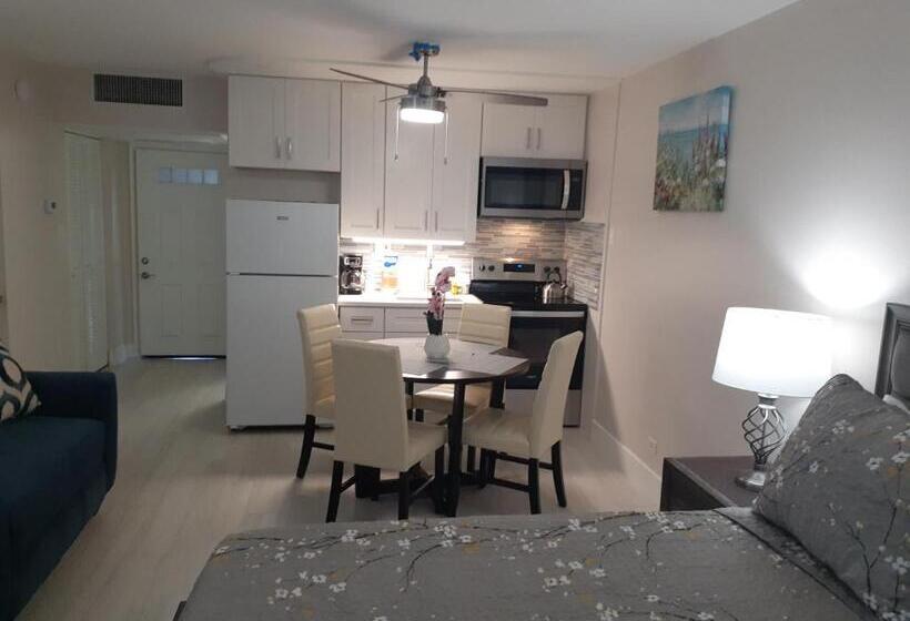 리조트 Turtle Crawl Inn Longboat Key