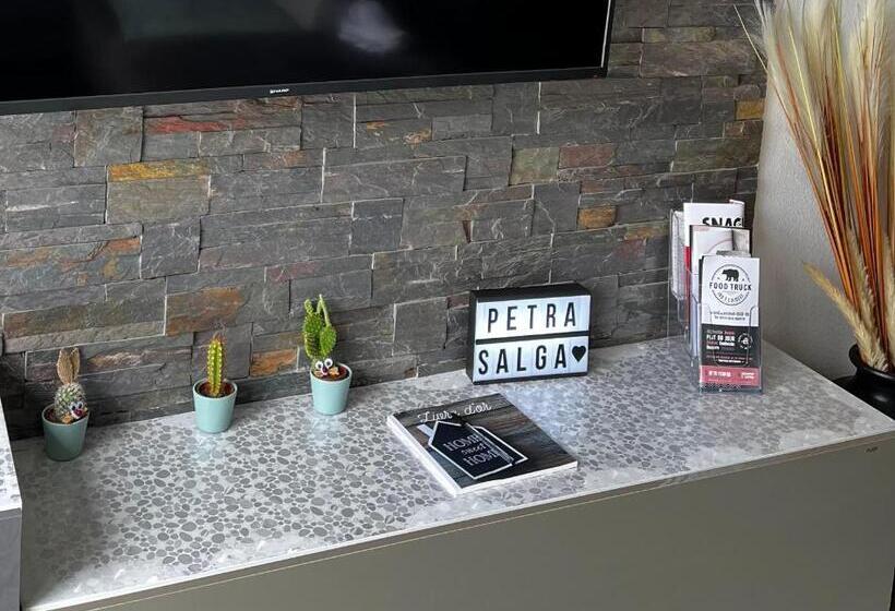 تختخواب و صبحانه Casa Petra Salga