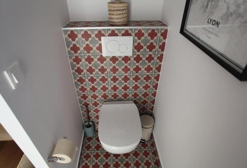 Nocleg ze śniadaniem Lyonest Chambre D Hôtes