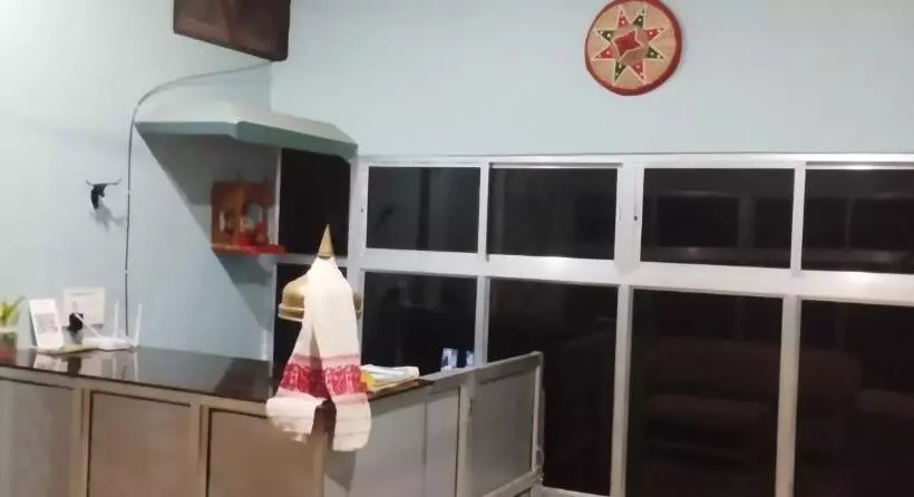 ホテル Monirams Inn