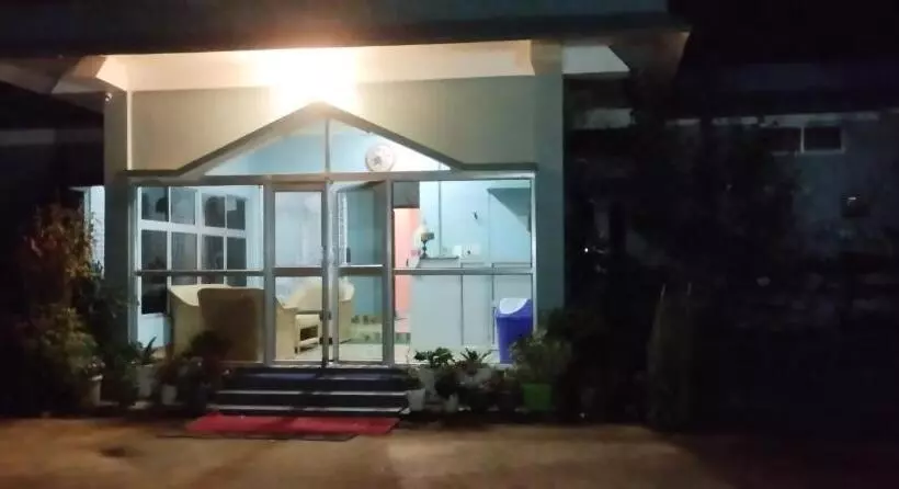 ホテル Monirams Inn