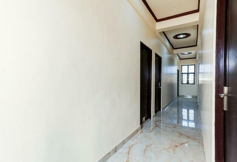 Hotel Spot On 84027 Balaji Hostel