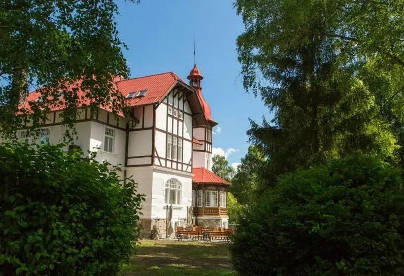 ペンション Parkhotel Vrbno