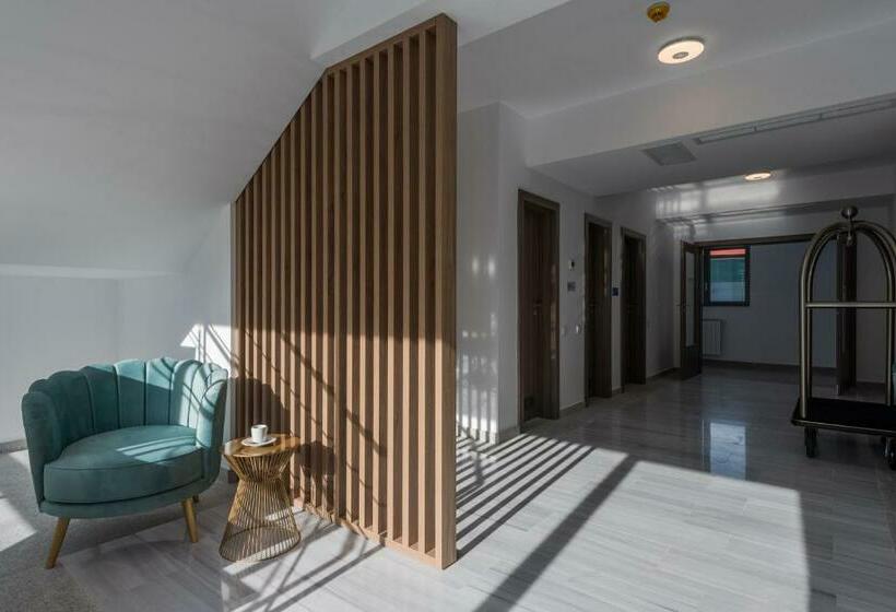 Aparthotel Pietroasa
