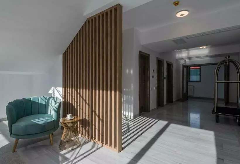 Aparthotel Pietroasa