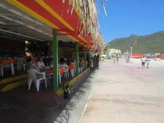 تختخواب و صبحانه Calinago Friendly Family Sxm