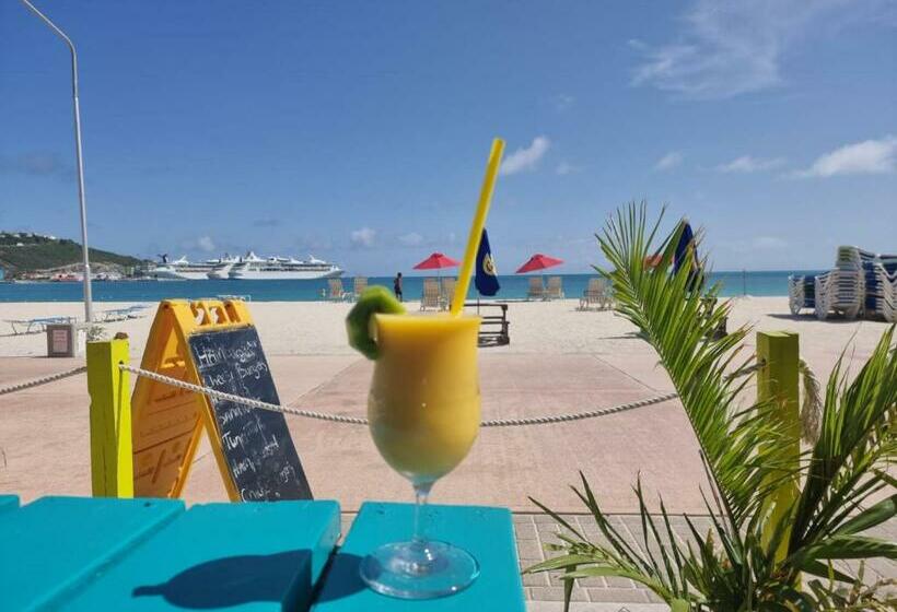 تختخواب و صبحانه Calinago Friendly Family Sxm