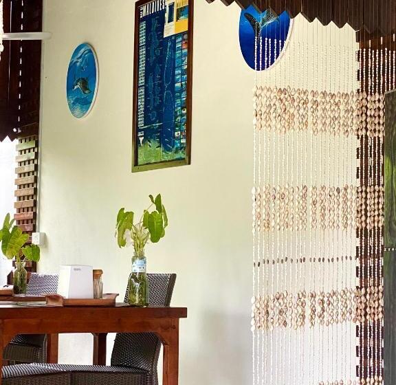 تختخواب و صبحانه Tides Dhigurah