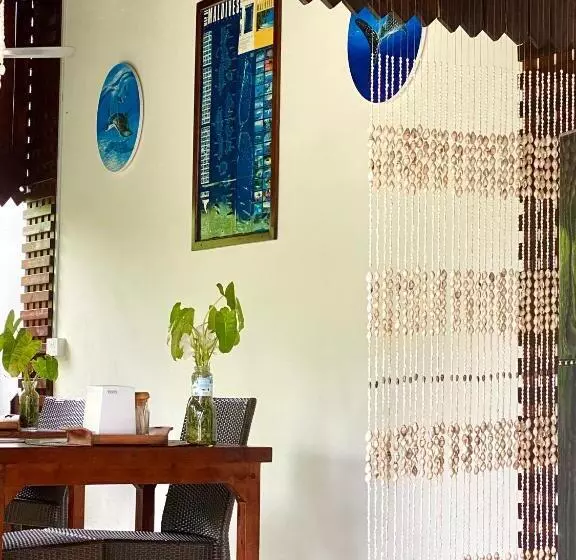 تختخواب و صبحانه Tides Dhigurah