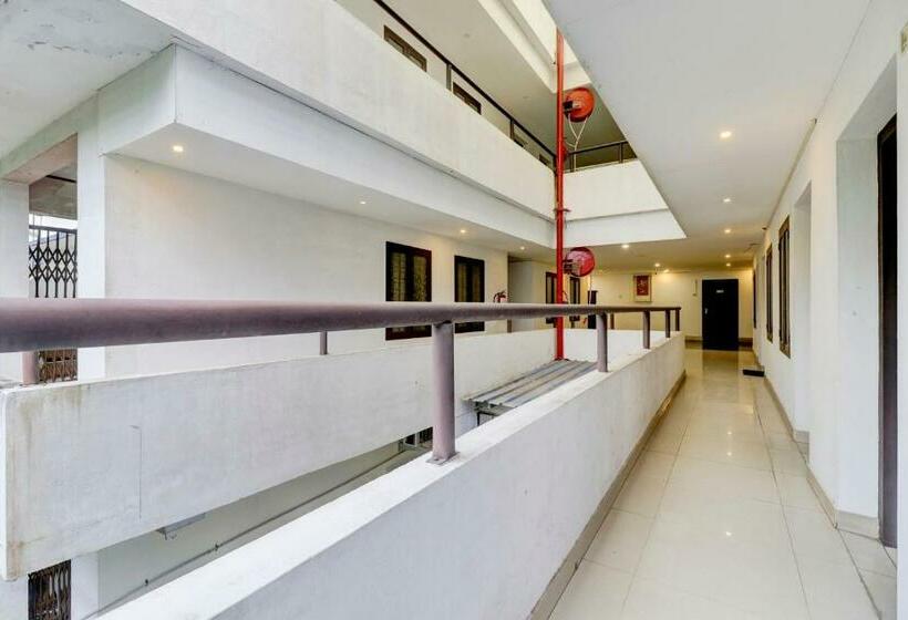 فندق Capital O 83989 Majestic Towers