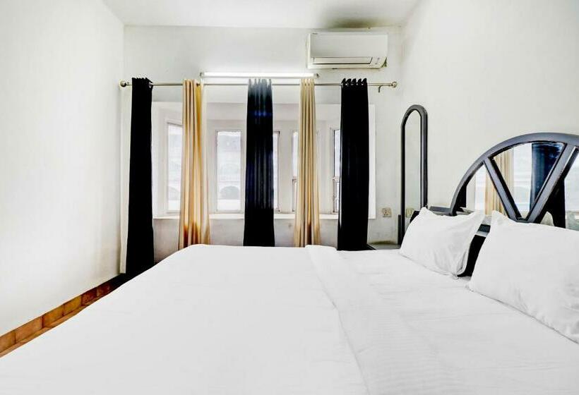 فندق Capital O 83989 Majestic Towers