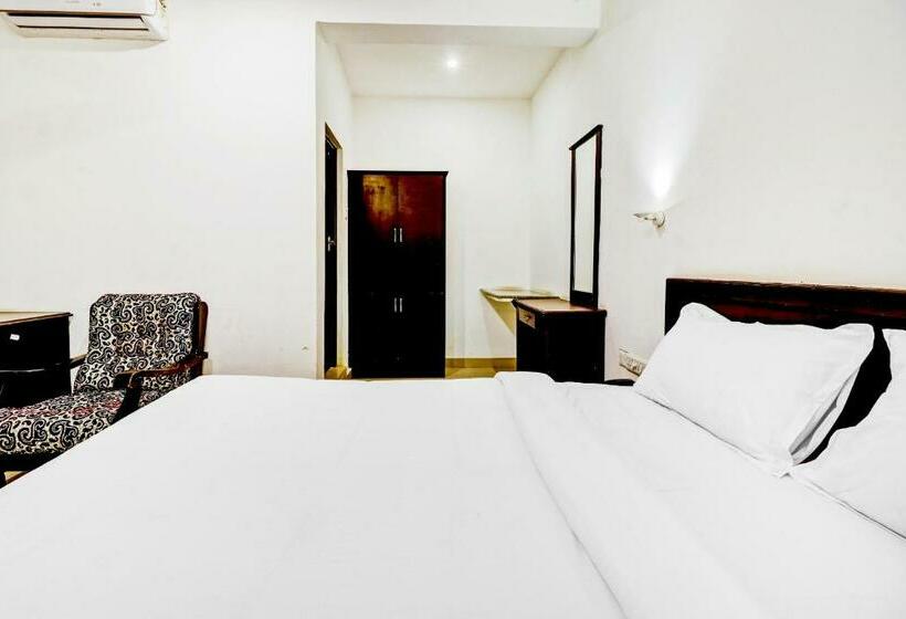 فندق Capital O 83989 Majestic Towers