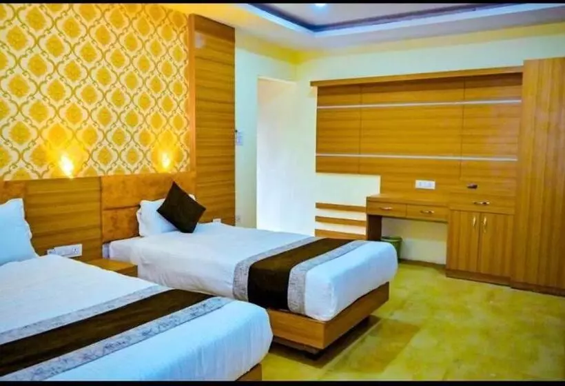 هتل Star Holiday Pvt Ltd