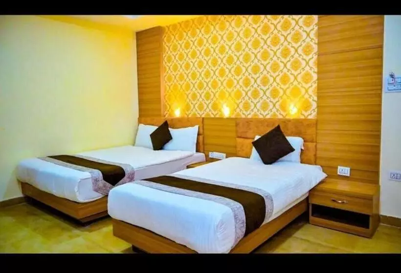 هتل Star Holiday Pvt Ltd