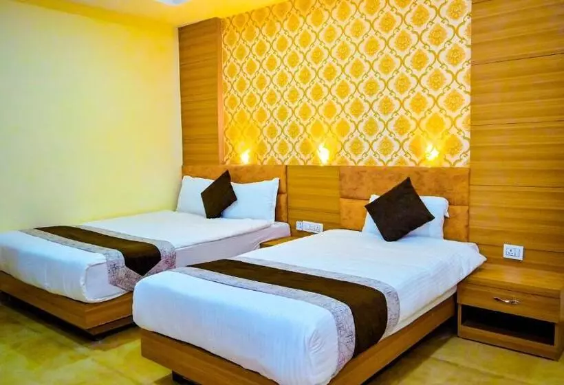 هتل Star Holiday Pvt Ltd