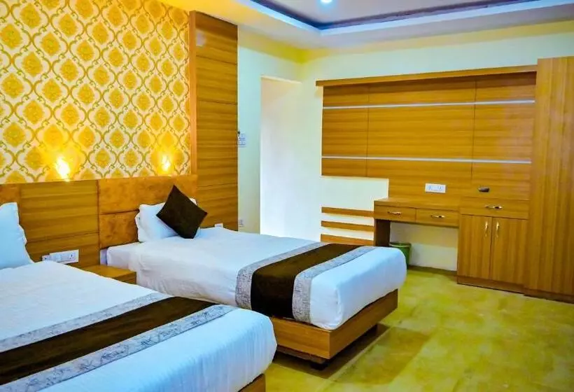 هتل Star Holiday Pvt Ltd