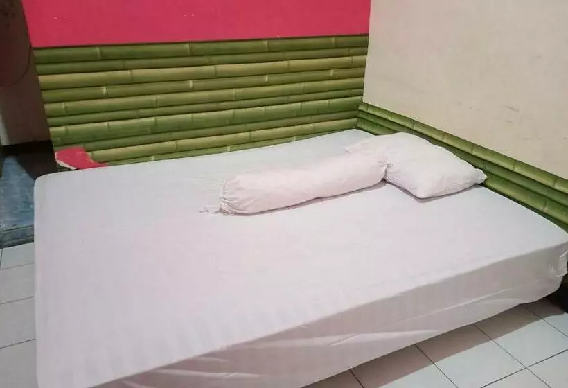 ホテル Yudi Homestay Ketapang Redpartner