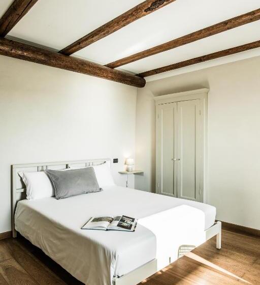 پانسیون La Casa Di Roby 2 Studio La Morra, Con Piscina