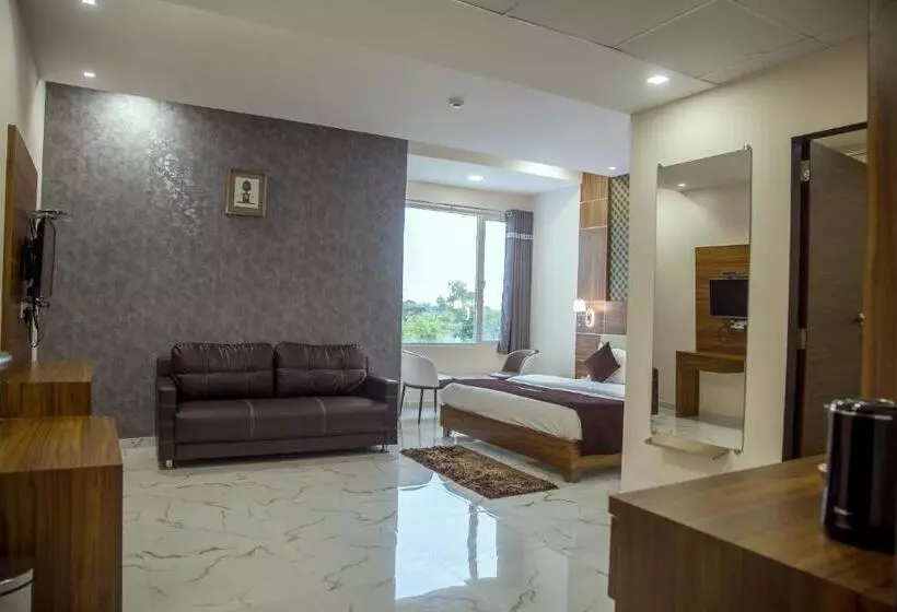 Vadpadraka Hotel And Resort