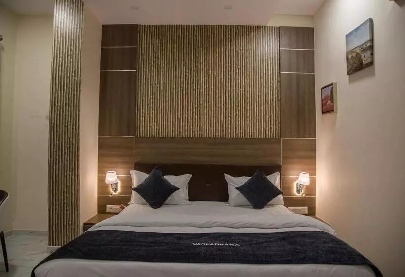 Vadpadraka Hotel And Resort