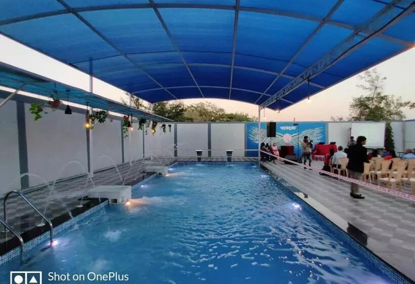 Vadpadraka Hotel And Resort