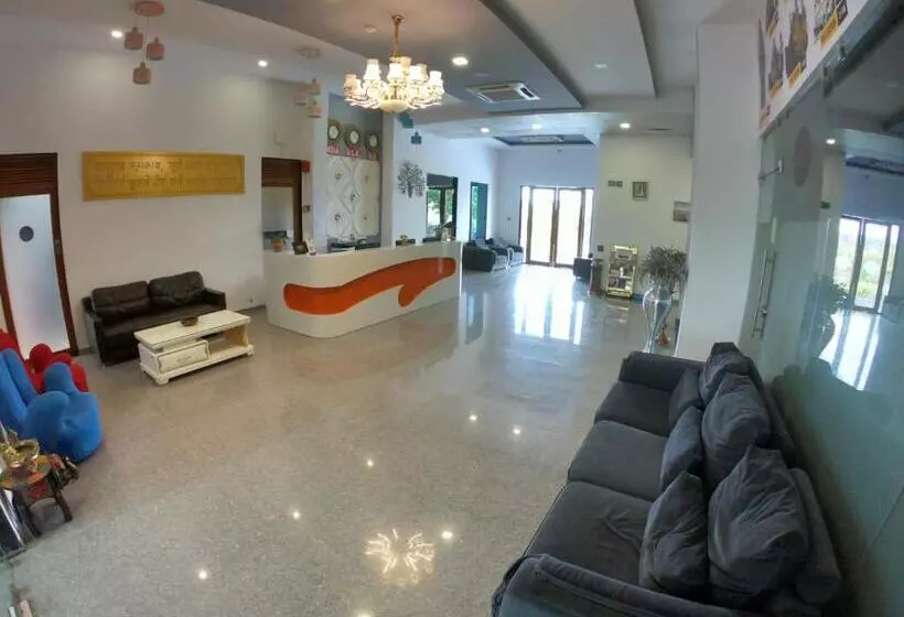 Vadpadraka Hotel And Resort