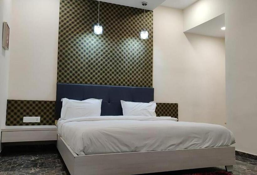 Vadpadraka Hotel And Resort