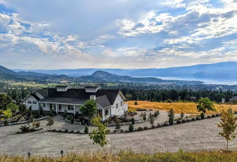 Autumn Lane, Modern Farmhouse Style B&b With Stunning Lakeviews