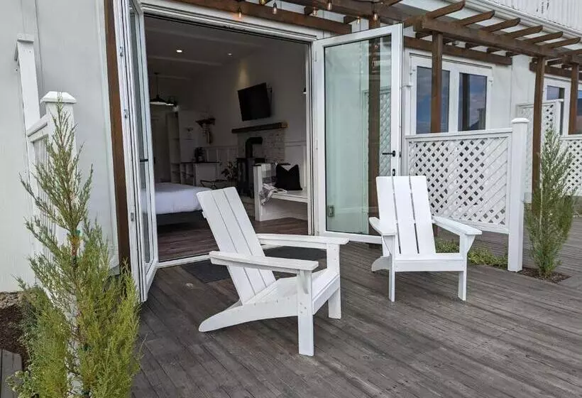 Autumn Lane, Modern Farmhouse Style B&b With Stunning Lakeviews
