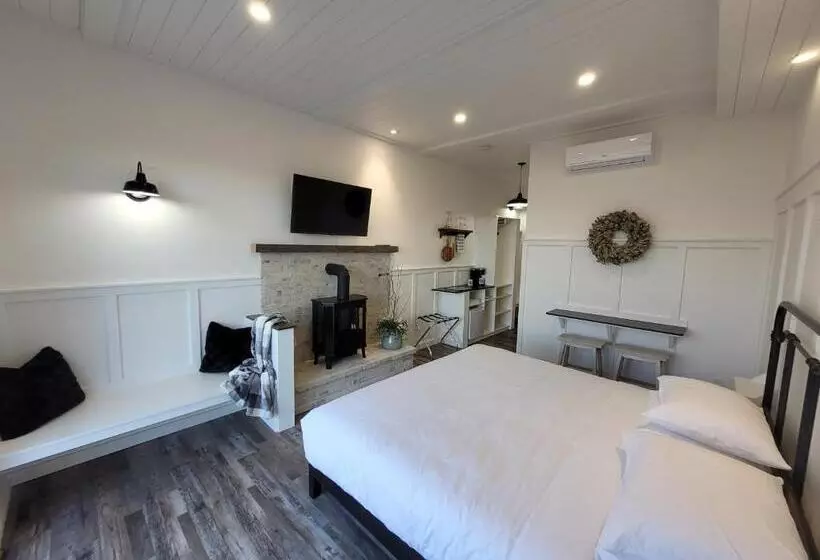 Autumn Lane, Modern Farmhouse Style B&b With Stunning Lakeviews