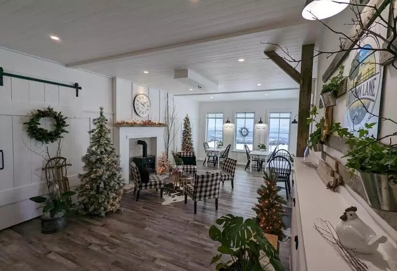 Autumn Lane, Modern Farmhouse Style B&b With Stunning Lakeviews