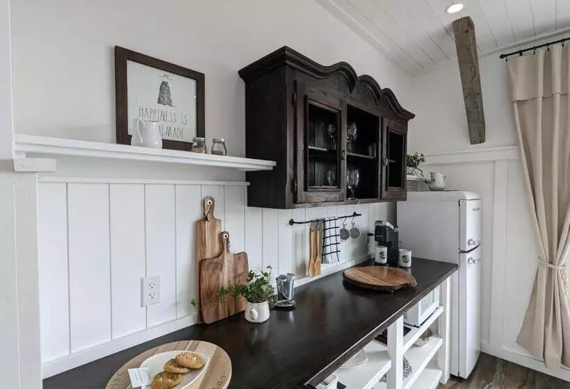 Autumn Lane, Modern Farmhouse Style B&b With Stunning Lakeviews