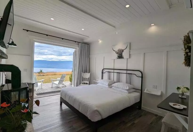 Autumn Lane, Modern Farmhouse Style B&b With Stunning Lakeviews
