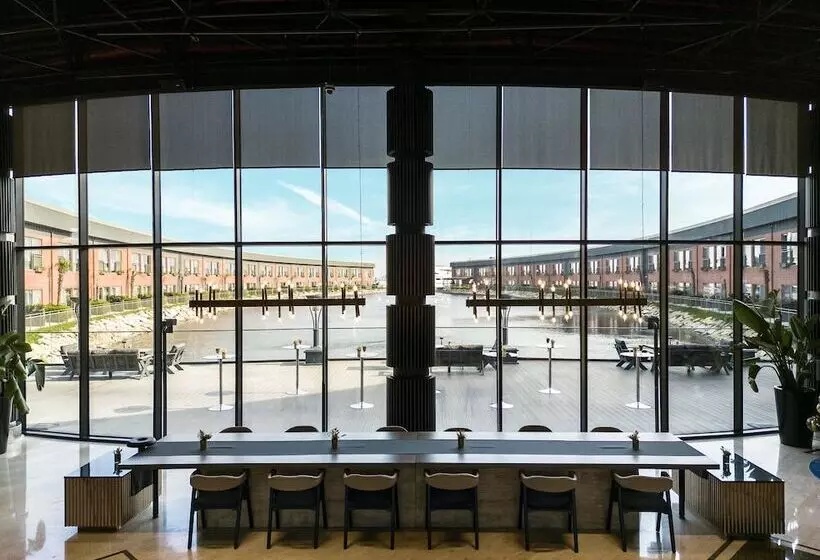 ホテル Crowne Plaza   Istanbul Tuzla Viaport Marina, An Ihg