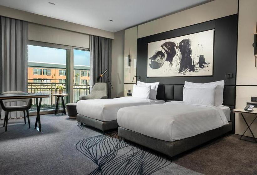 ホテル Crowne Plaza Istanbul Tuzla Viaport Marina, An Ihg