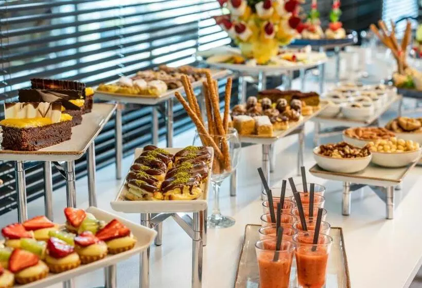 ホテル Crowne Plaza   Istanbul Tuzla Viaport Marina, An Ihg