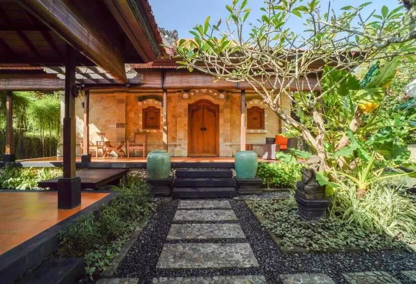 هتل Giri Bhagawan Villas & Spa