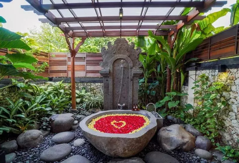 هتل Giri Bhagawan Villas & Spa