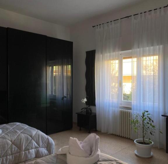 פנסיון Casa Vacanza Lilia Vicino La Stazione E Caserma