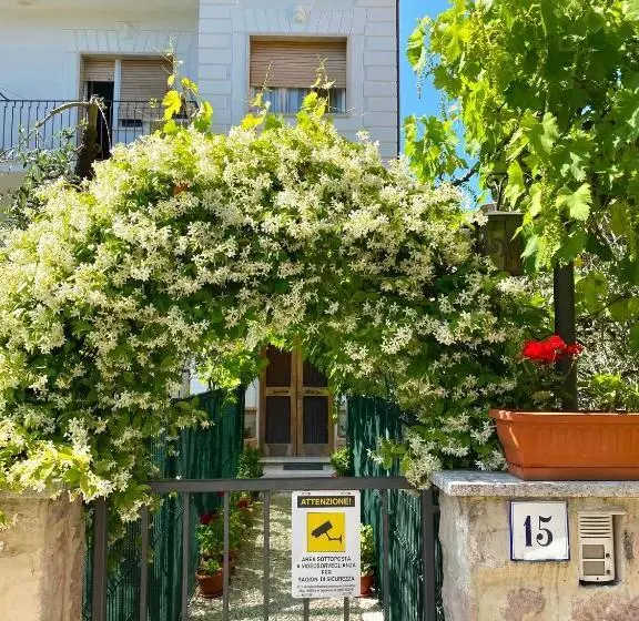 پانسیون Casa Vacanza Lilia Vicino La Stazione E Caserma