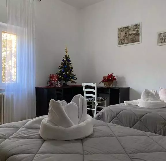 پانسیون Casa Vacanza Lilia Vicino La Stazione E Caserma