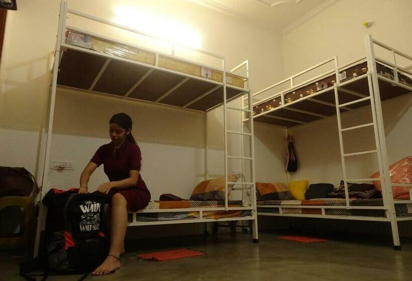 Yomad Hostel Yoga & Travel