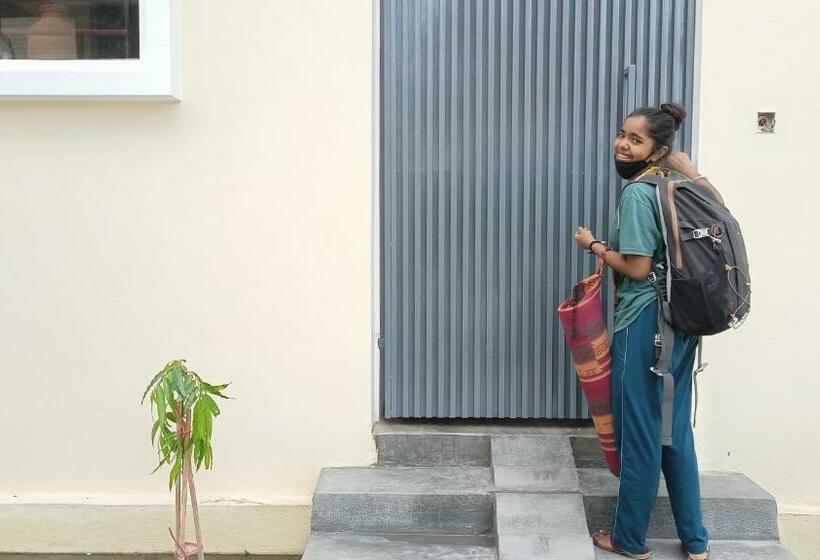 Yomad Hostel Yoga & Travel