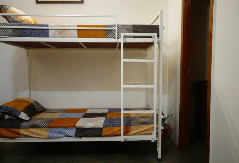 Yomad Hostel Yoga & Travel